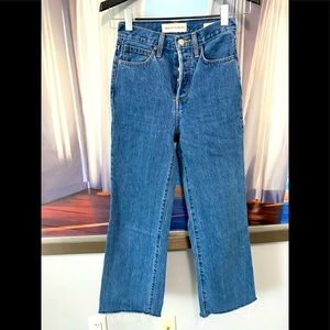 Forum  wide legs Jean from Aritzia love it but i  doesn’t fit anymore ☺️.